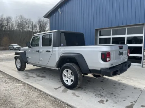More photos of 2023 Jeep Gladiator Sport S at Cambridge Truck, OH