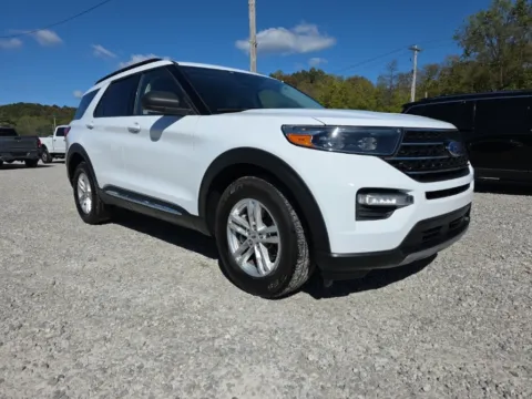 White 2021 Ford Explorer XLT for sale in Cambridge, OH