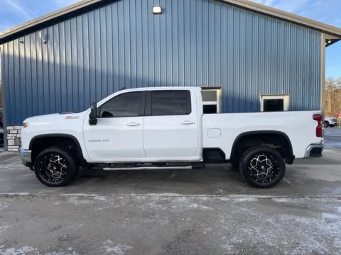 More photos of 2022 Chevrolet Silverado 2500HD LT at Cambridge Truck, OH