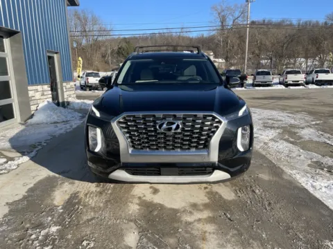Photos of 2022 Hyundai Palisade Limited for sale in Cambridge, OH at Cambridge Truck