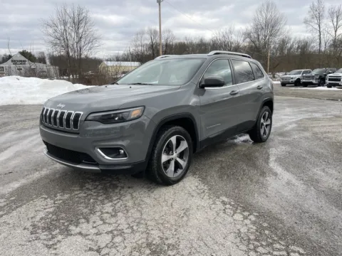 Another view of 2019 Jeep Cherokee Limited for sale in Cambridge, OH at Cambridge Truck