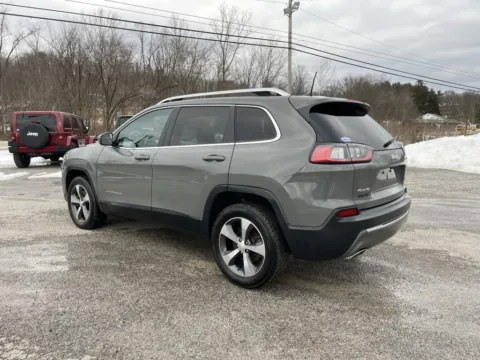 More photos of 2019 Jeep Cherokee Limited at Cambridge Truck, OH