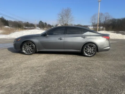 More photos of 2023 Nissan Altima 2.0 SR at Cambridge Truck, OH
