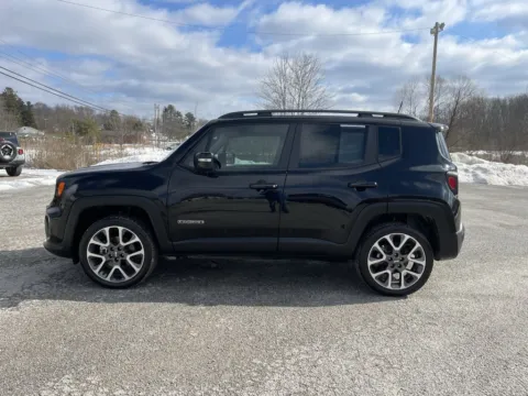 More photos of 2022 Jeep Renegade Limited at Cambridge Truck, OH