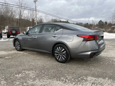 More photos of 2023 Nissan Altima 2.5 SV at Cambridge Truck, OH
