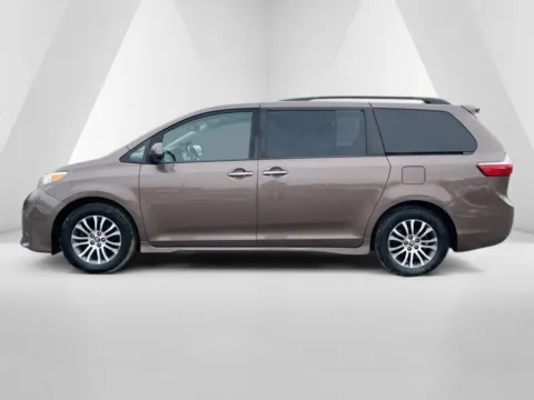More photos of 2019 Toyota Sienna XLE Premium at Cambridge Truck, OH