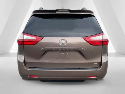 More photos of 2019 Toyota Sienna XLE Premium at Cambridge Truck, OH