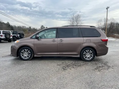 More photos of 2019 Toyota Sienna XLE Premium at Cambridge Truck, OH
