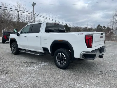 More photos of 2021 GMC Sierra 2500HD SLT at Cambridge Truck, OH