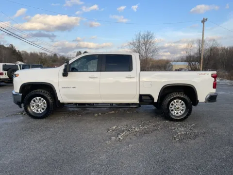 More photos of 2022 Chevrolet Silverado 2500HD LT at Cambridge Truck, OH