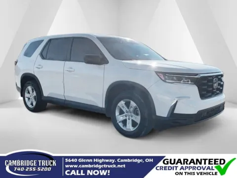 White 2023 Honda Pilot LX for sale in Cambridge, OH