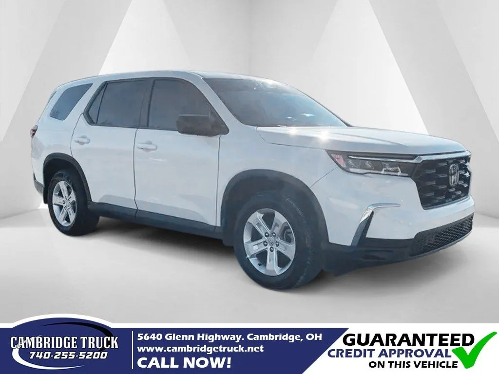 White 2023 Honda Pilot LX for sale in Cambridge, OH