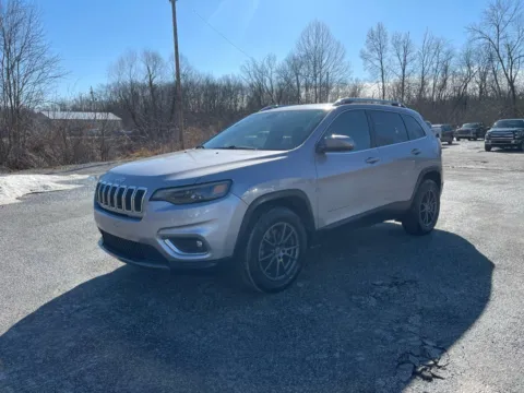 Another view of 2019 Jeep Cherokee Limited for sale in Cambridge, OH at Cambridge Truck