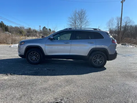 More photos of 2019 Jeep Cherokee Limited at Cambridge Truck, OH
