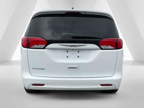 More photos of 2022 Chrysler Voyager LX at Cambridge Truck, OH