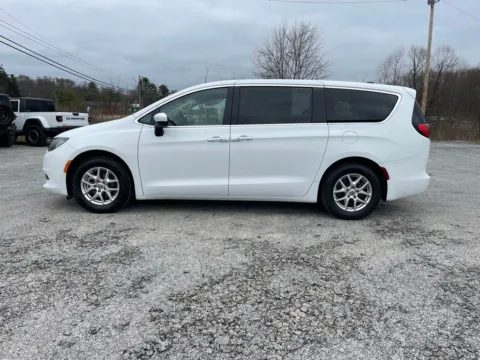 More photos of 2022 Chrysler Voyager LX at Cambridge Truck, OH