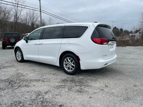 More photos of 2022 Chrysler Voyager LX at Cambridge Truck, OH