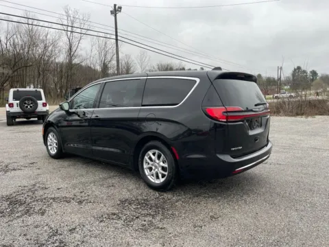More photos of 2023 Chrysler Pacifica Touring L at Cambridge Truck, OH