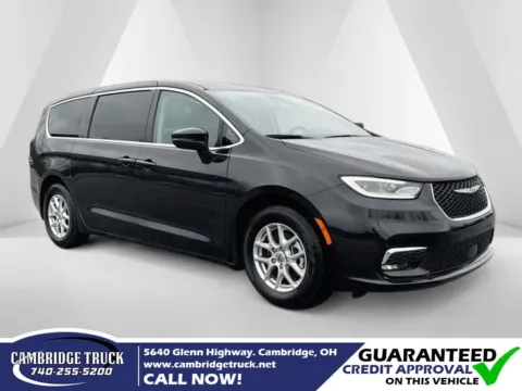Black 2023 Chrysler Pacifica Touring L for sale in Cambridge, OH