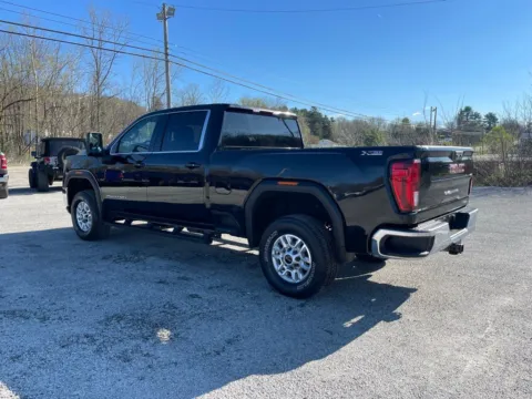 More photos of 2022 GMC Sierra 2500HD SLE at Cambridge Truck, OH