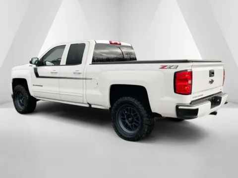 More photos of 2018 Chevrolet Silverado 1500 LT at Cambridge Truck, OH