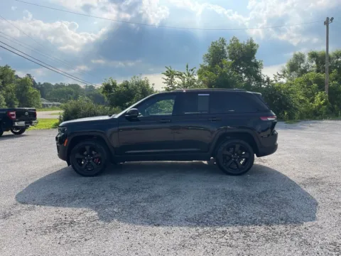 More photos of 2023 Jeep Grand Cherokee Altitude X at Cambridge Truck, OH