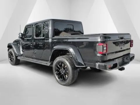 More photos of 2022 Jeep Gladiator High Altitude at Cambridge Truck, OH