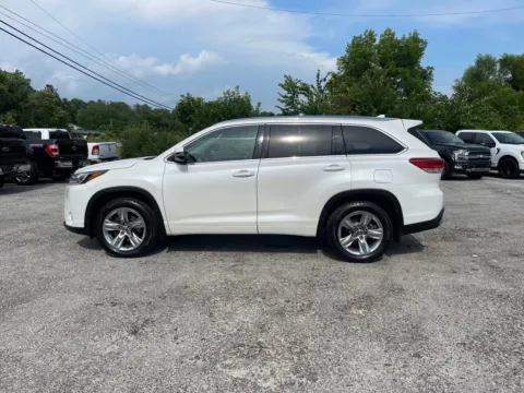More photos of 2019 Toyota Highlander Limited at Cambridge Truck, OH