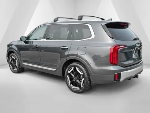 More photos of 2023 Kia Telluride S at Cambridge Truck, OH