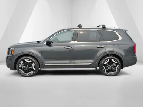 More photos of 2023 Kia Telluride S at Cambridge Truck, OH