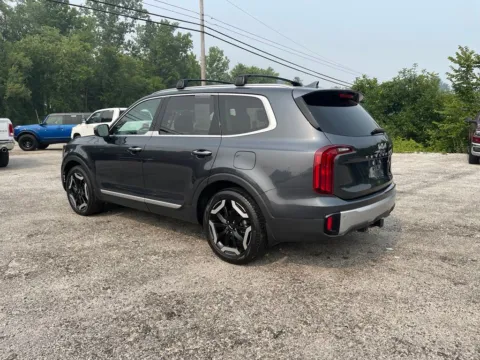 More photos of 2023 Kia Telluride S at Cambridge Truck, OH