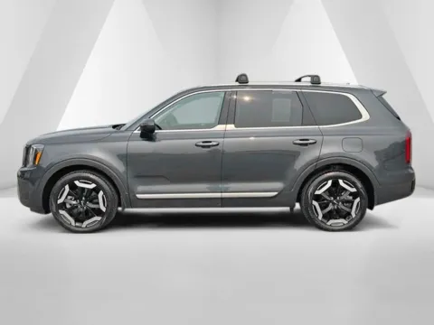 More photos of 2023 Kia Telluride S at Cambridge Truck, OH