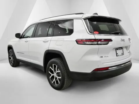 More photos of 2023 Jeep Grand Cherokee L Limited at Cambridge Truck, OH