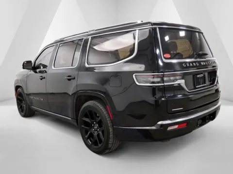 More photos of 2022 Jeep Grand Wagoneer Series III at Cambridge Truck, OH