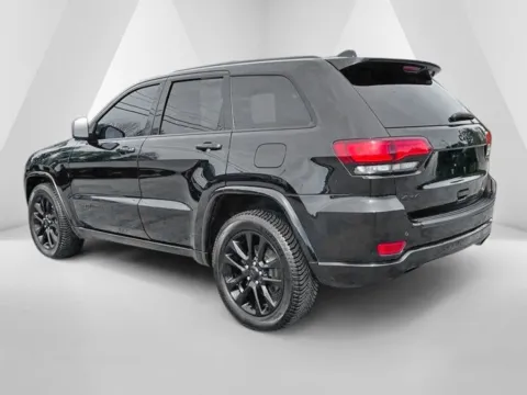 More photos of 2020 Jeep Grand Cherokee Altitude at Cambridge Truck, OH