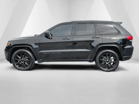 More photos of 2020 Jeep Grand Cherokee Altitude at Cambridge Truck, OH
