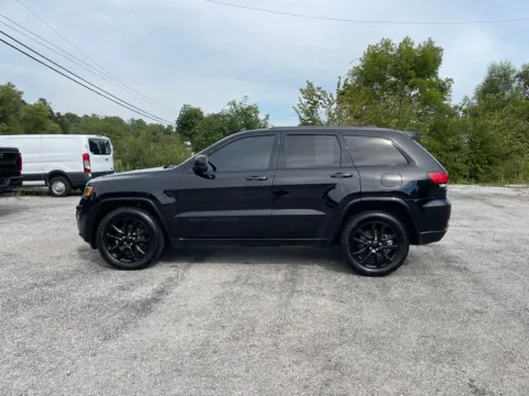 More photos of 2020 Jeep Grand Cherokee Altitude at Cambridge Truck, OH