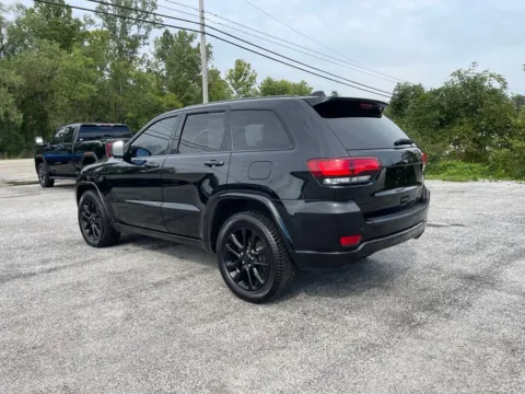 More photos of 2020 Jeep Grand Cherokee Altitude at Cambridge Truck, OH