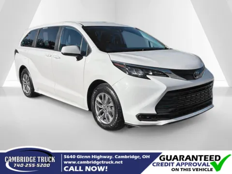White 2024 Toyota Sienna LE for sale in Cambridge, OH