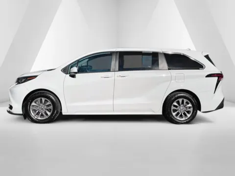 More photos of 2024 Toyota Sienna LE at Cambridge Truck, OH