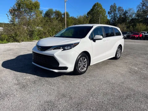 More photos of 2024 Toyota Sienna LE at Cambridge Truck, OH
