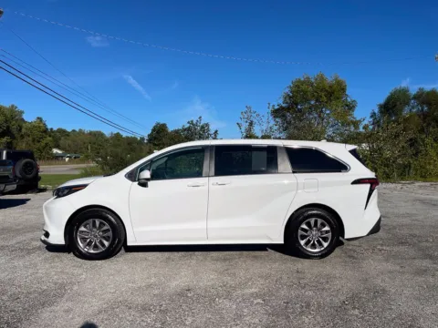 More photos of 2024 Toyota Sienna LE at Cambridge Truck, OH