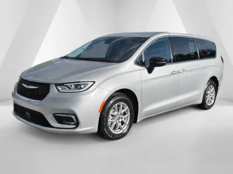 More photos of 2024 Chrysler Pacifica Touring L at Cambridge Truck, OH