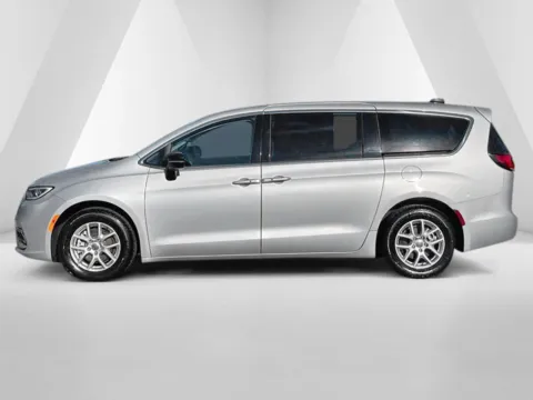 More photos of 2024 Chrysler Pacifica Touring L at Cambridge Truck, OH
