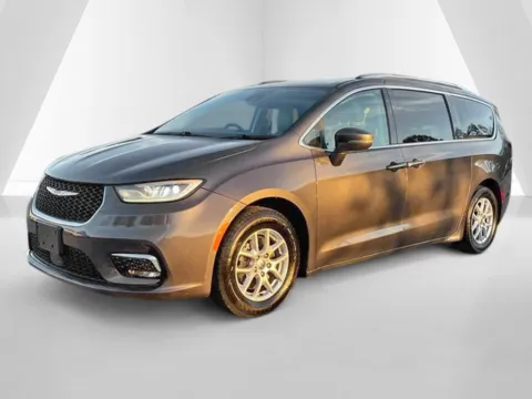 More photos of 2021 Chrysler Pacifica Touring L at Cambridge Truck, OH