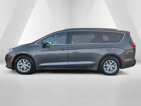 More photos of 2021 Chrysler Pacifica Touring L at Cambridge Truck, OH