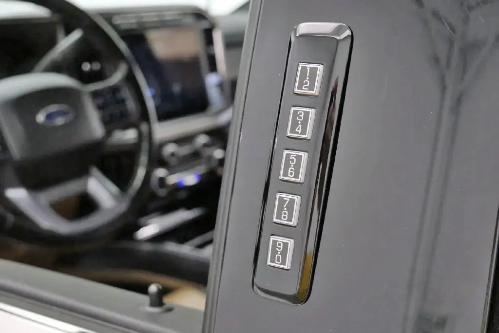 2023 Ford F-250 Super Duty Lariat - Photo 17