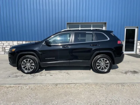 More photos of 2019 Jeep Cherokee Latitude Plus at Cambridge Truck, OH