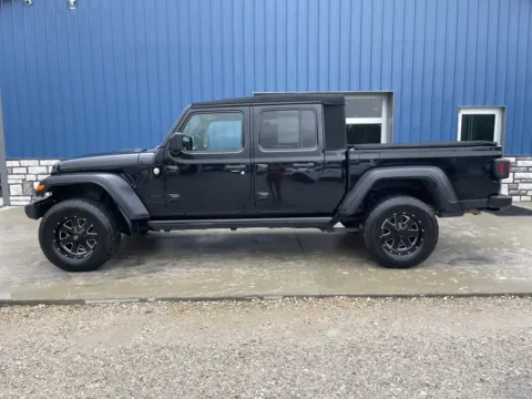 More photos of 2020 Jeep Gladiator Sport at Cambridge Truck, OH