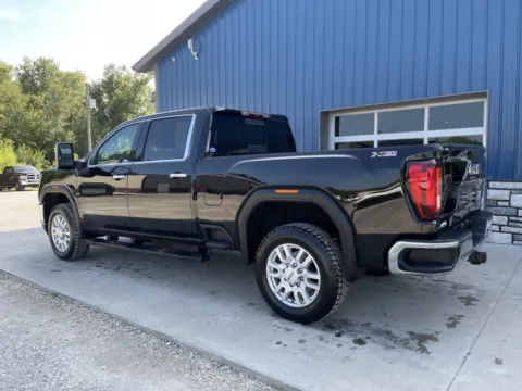 More photos of 2021 GMC Sierra 2500HD SLT at Cambridge Truck, OH